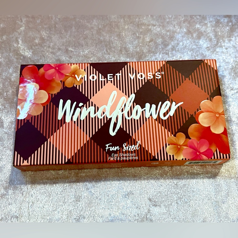 Brand new Violet Voss - Windflower fun sized palette